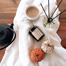 Load image into Gallery viewer, DOAP Beauty Spiced Apple &amp; Cinnamon Candle

