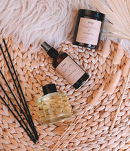 Load image into Gallery viewer, DOAP Beauty Fresh Cotton &amp; Waterlily Candle
